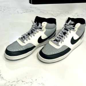 Nike Court Vision Mid